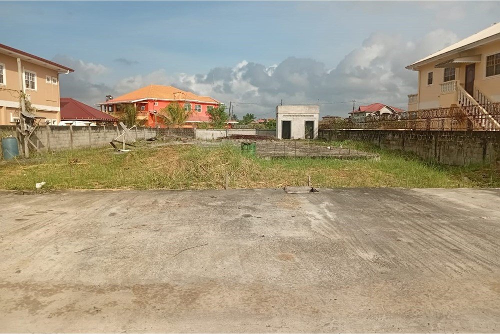 Titled 65 ft x 120 ft land with foundation – Herstelling – Adler Bynoe