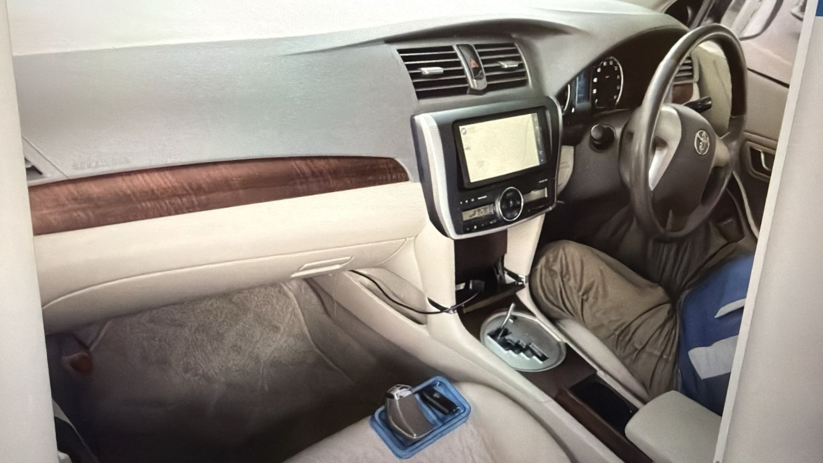 2013 Toyota Allion for Sale in Guyana – pearl white – Ref 12813